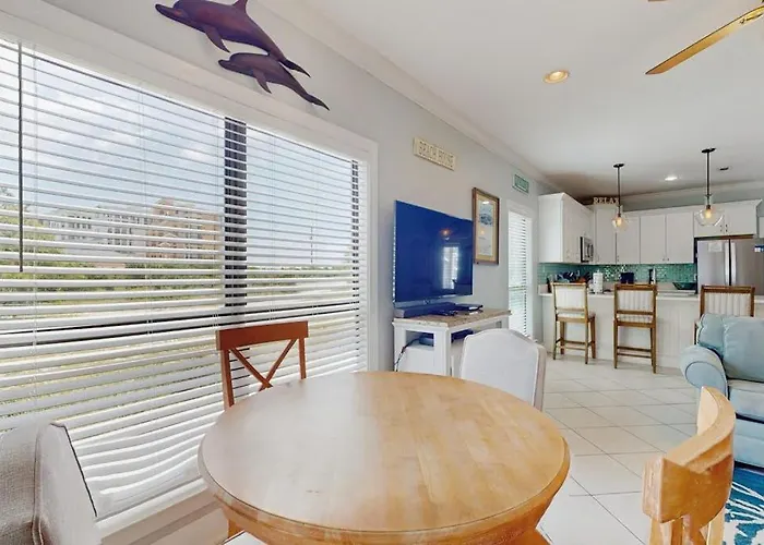 Gorgeous Coastal Townhome With Private Balcony Porch Wd And Shared Pool Holiday home