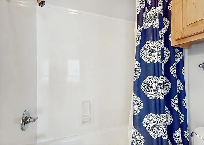 Holiday home Gorgeous Coastal Townhome With Private Balcony Porch Wd And Shared Pool *