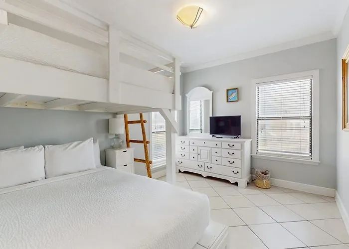 Holiday home Gorgeous Coastal Townhome With Private Balcony Porch Wd And Shared Pool *