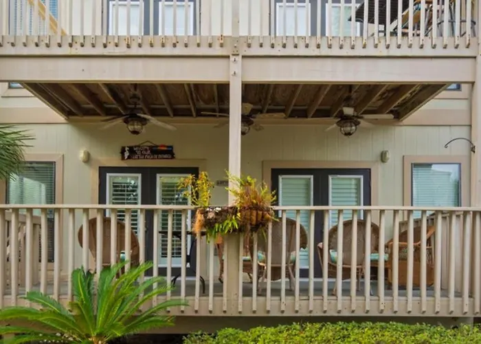 Gorgeous Coastal Townhome With Private Balcony Porch Wd And Shared Pool Pensacola